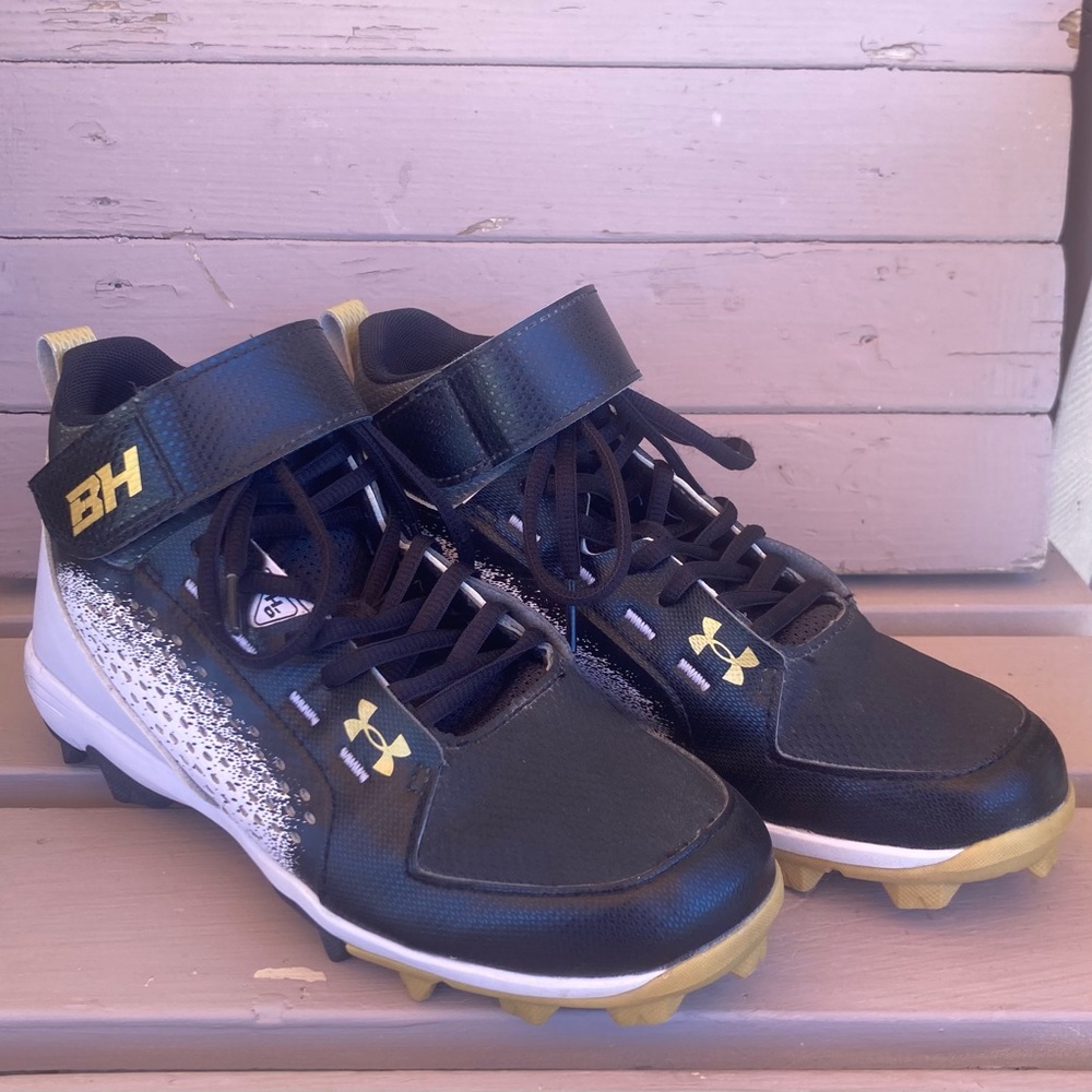 Black and White Under Armour softball cleats size 4.5Y